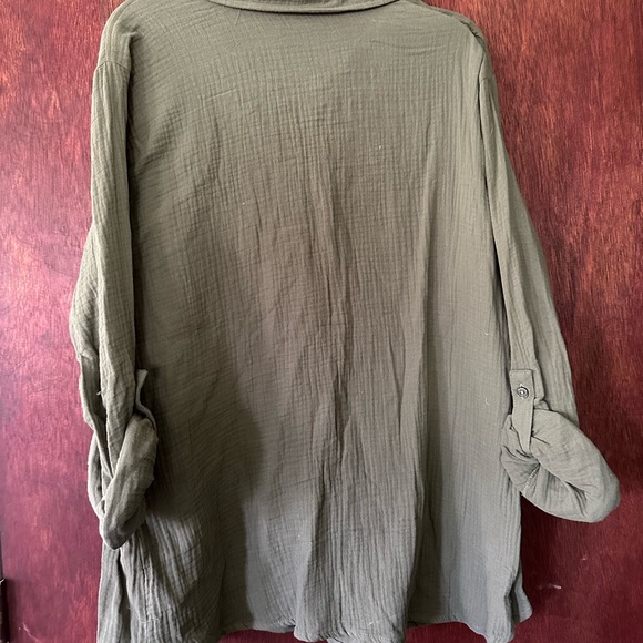 Social Standard Gauze Button Top (NWT) - Picture 5 of 5
